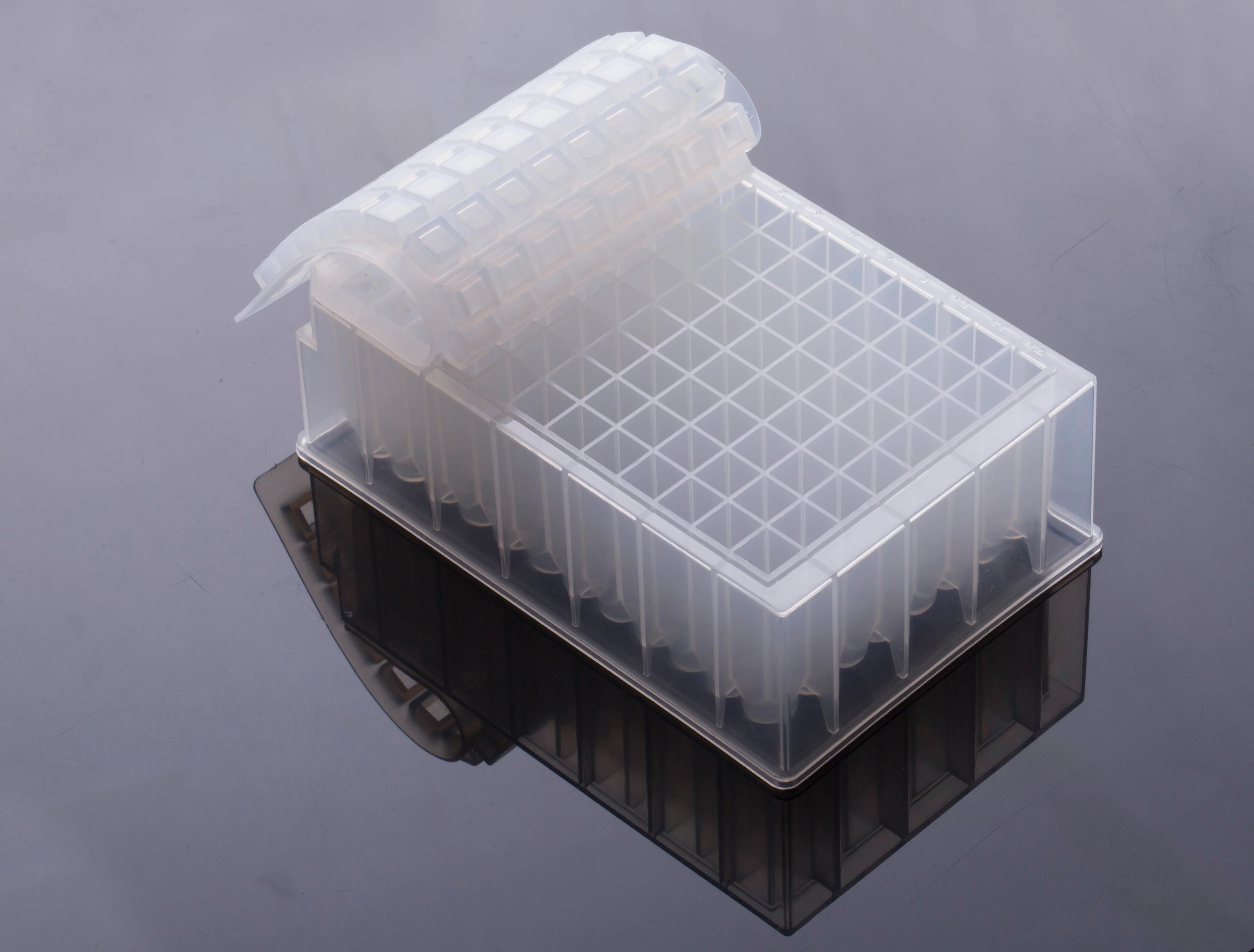 NEST Scientific 503002 - 2.2 ml 96-Well Deep Well Plate, U-Bottom, Square Well - Image 2