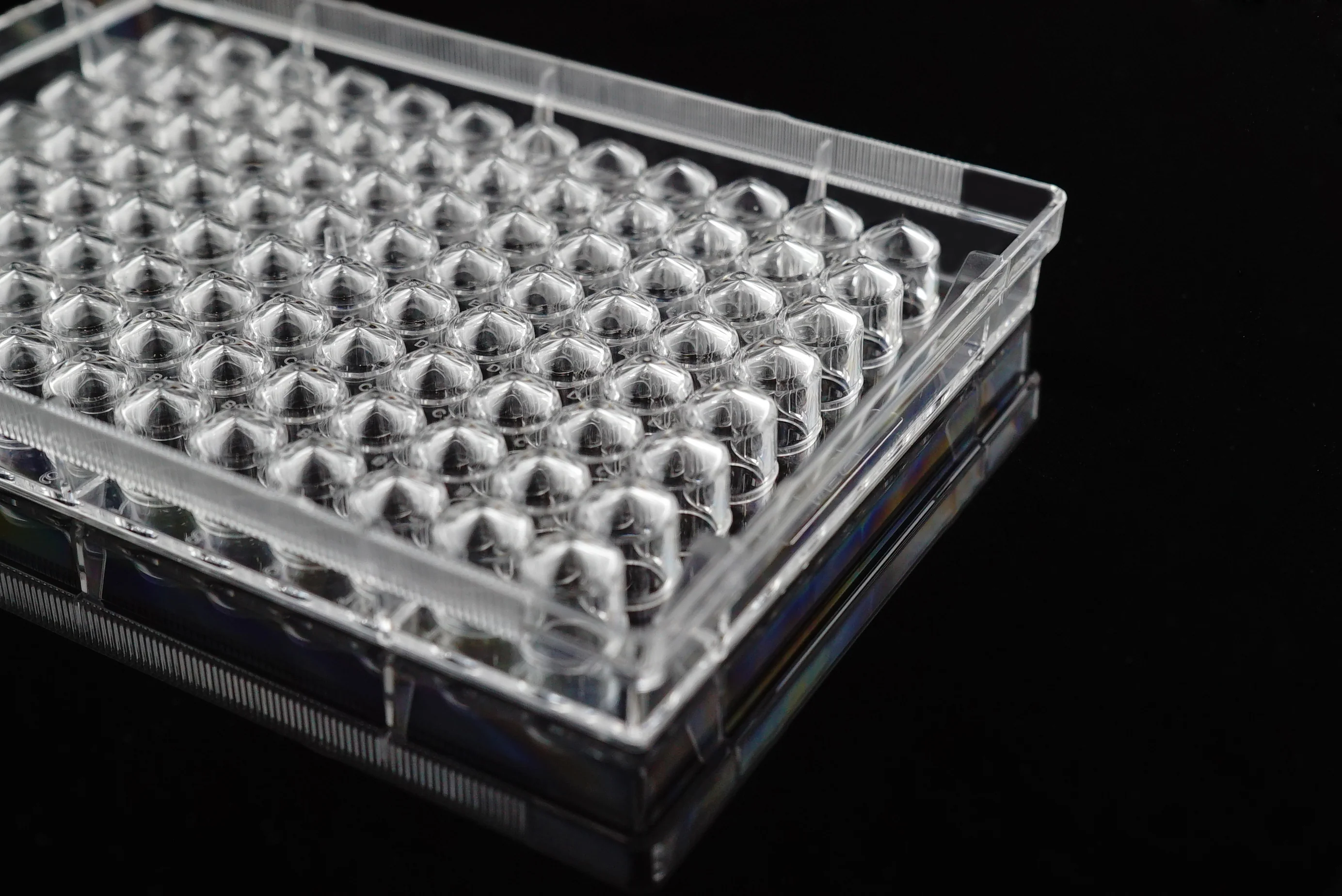 NEST Scientific 701201 - 96 Well TC Plate, V-bottom, Treated - Image 3